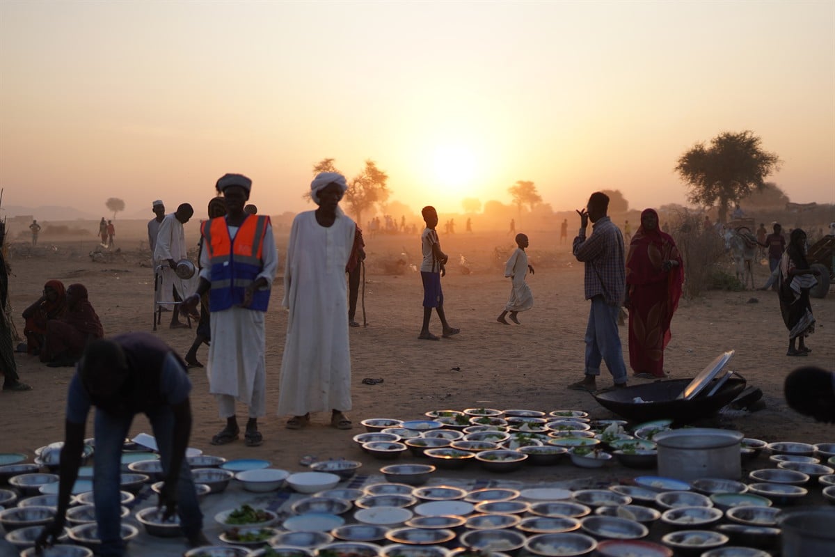 Volunteers preparing food for displaced families arriving from AL Fasher in Tawila camp, North Darfur – November 2025