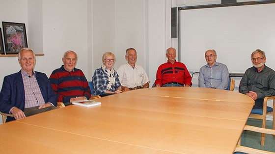Frå venstre: Ottar Befring, Arne Hollingsæter, Torill Sandnes, Gustav Holmen, Roald Øygard, Gunnar Elnan og Harald Nymoen.