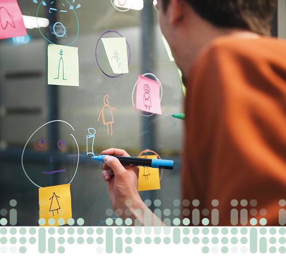 Illustrasjonsbilde. Studenter som jobber med design thinking. Foto: Fagskolen Kristiania.