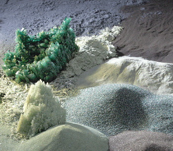 Figur 4.1 Silisiumkarbid i varierende farge og partikkelstørrelse