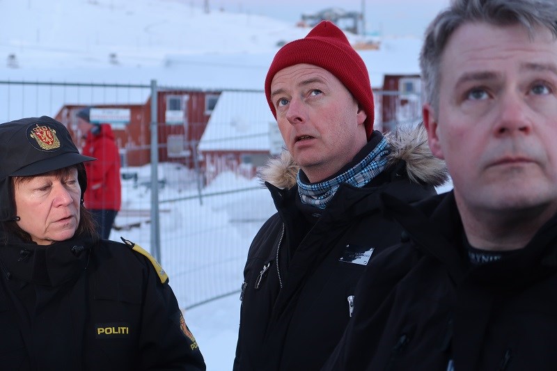 Sysselmannen på Svalbard, Kjerstin Askholt, olje- og energiminister Terje Søviknes, og justis- og beredskapsminister Per-Willy Amundsen (foto:HSI/OED).