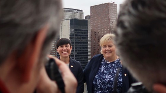 Utanriksminister Ine Eriksen Søreide og statsminister Erna Solberg møter pressa på eit tak i New York før FNs generalforsamling.