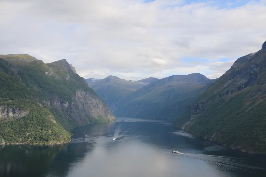 Utsikt innover Geirangerfjorden.