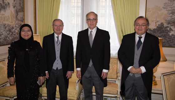 Fra venstre: Bruneis ambassadør, H.E. fr. Rakiah Abdul Lamit, Costa Ricas ambassadør, H.E. Enrique Castillo Barrantes , USAs ambassadør, H.E. herr Samuel Heins, Frankrikes ambassadør, H.E. Jean-François Dobelle. (Foto: Christian Birkely, UD)