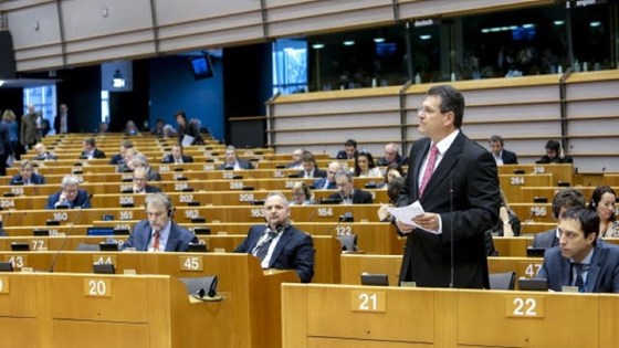 Visepresident Sefcovic presenterte rammeverket for en europeisk energiunion. Foto: European Union 2015