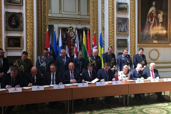 Forsvarsministre fra Danmark, Estland, Finland, Latvia, Litauen, Nederland, Storbritannia, Norge og Sverige undertegnet i dag avtalen om JEF-samarbeid. 