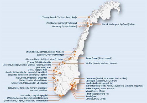  Norgeskart med 32 kommunekonstellasjoner som deltar i prosjektet Fremtidens lokaldemokrati
