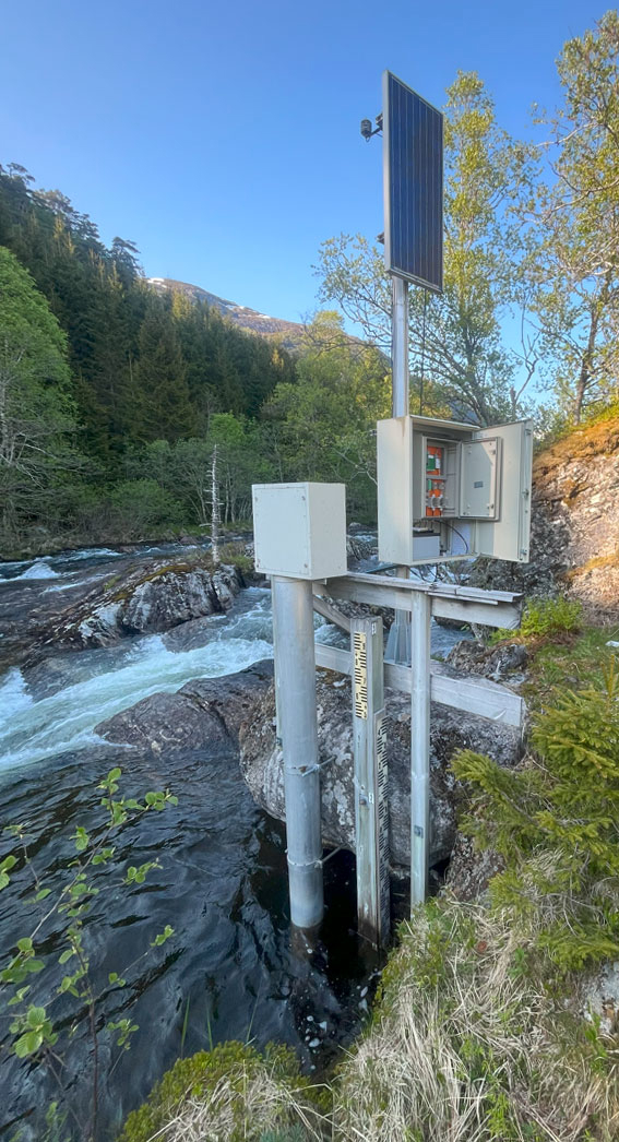 Figur 8.2 Hydrologisk målestasjon i Nessedalselv i Høyanger kommune.