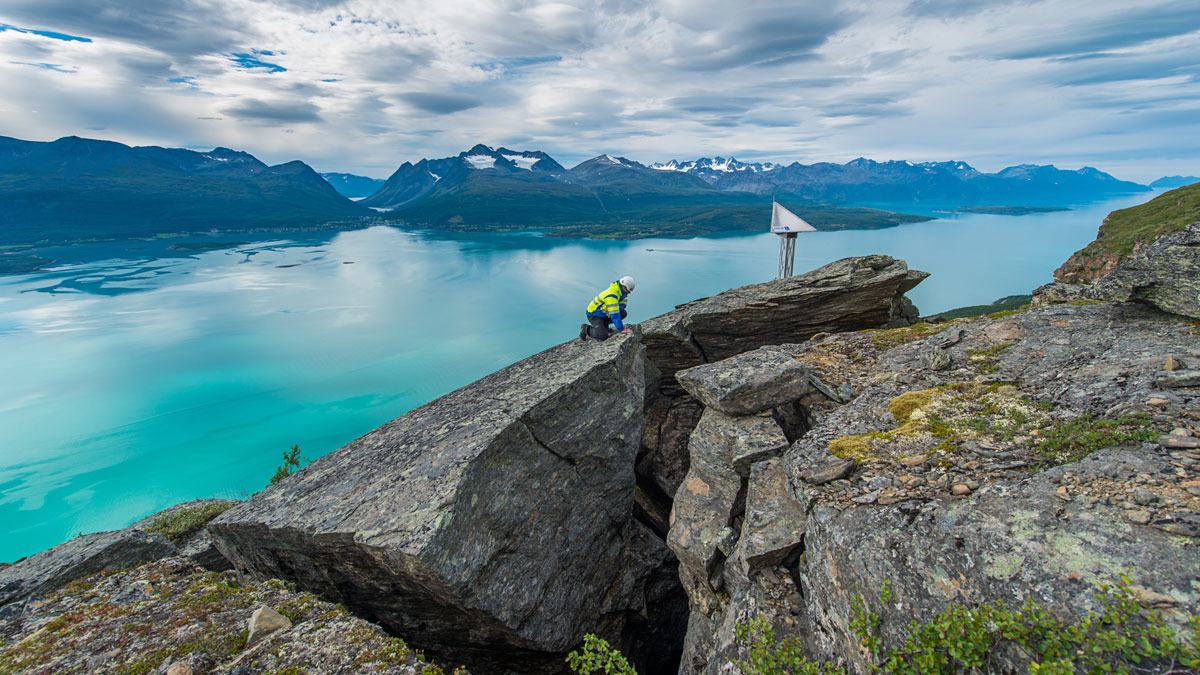 Figur 8.4 Måling av rørsler på ustabilt fjellparti, Jettan, i Kåfjord kommune.