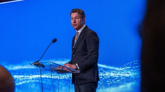 Picture of Minister of Energy Terje Aasland speaking in front of an audience