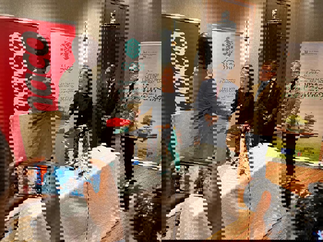 Zambia’s Minister of Green Economy and Environment, Mike Mposha, and Director General at the Norwegian Ministry for Climate and Environment, Ingvild Sæverud, at the signing ceremony in Lusaka, Zambia.