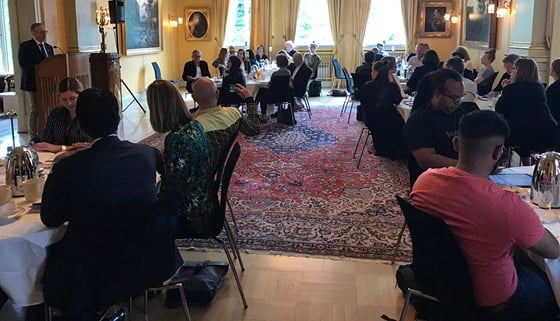 Foto fra innspillsmøtet med møtedeltakere og statssekretær Tor Kleppen Sættem.