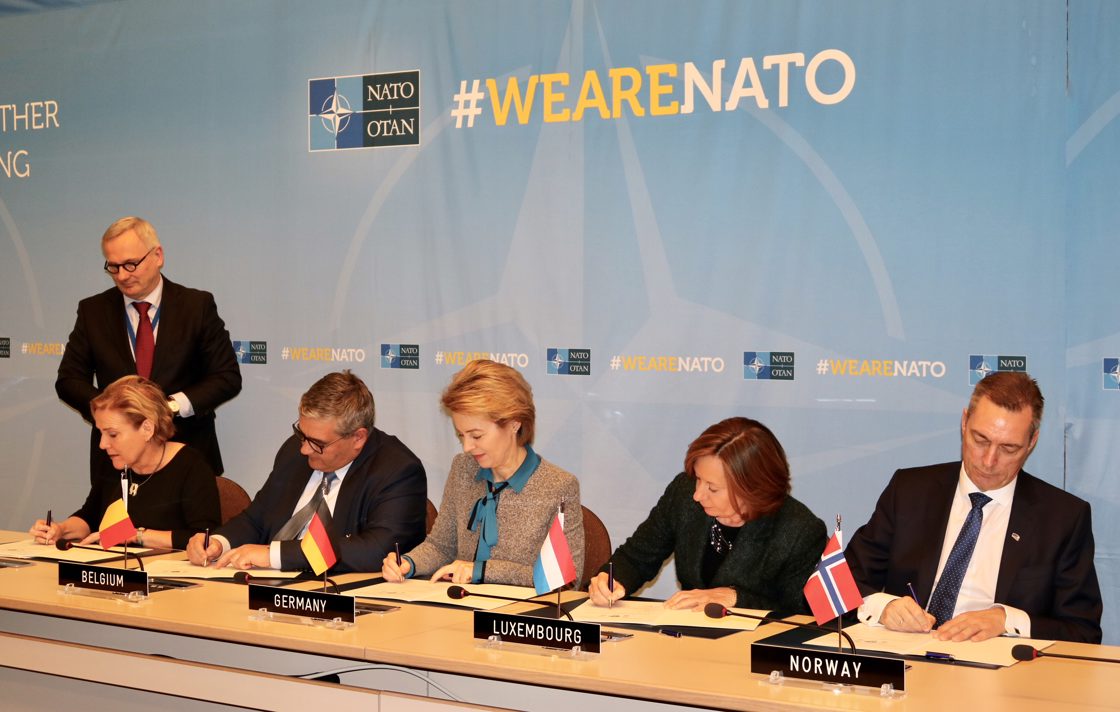 SIgnering av MRTT-avtale mellom landene.