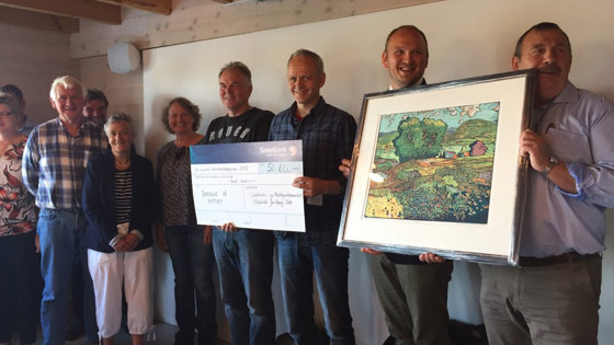 Landbruks- og matminister Jon Gegorg Dale med representantar for bøndene på Kvitsøy.