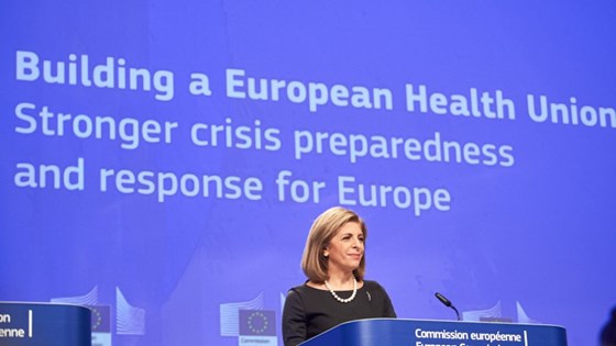 Stella Kyriakides, Europakommissær for helse og mattrygghet på pressekonferansen om byggingen av en europeisk helseunion.