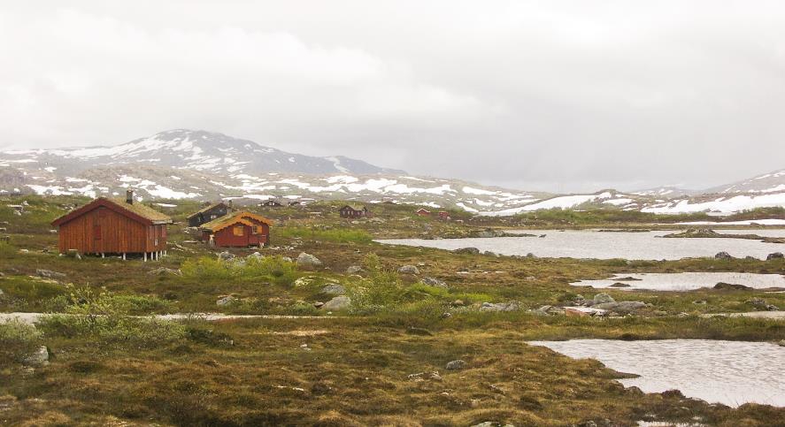 Eldre fritidsbygningar i snaufjellet utan veg fram til kvar hytte og lite terrenginngrep. Bygningane har avgrensa storleik, dempa fargar og naturmateriale.