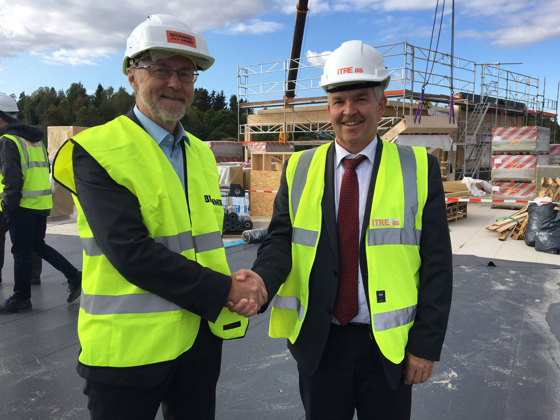 Departementsråd Leif Forsell i Landbruks- og matdepartementet på befaring med departementsråd Hubert Bittlmayer fra mat, landbruks- og skogdepartementet i Bayern.