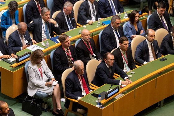 Ministrene til stede under generaldebatten