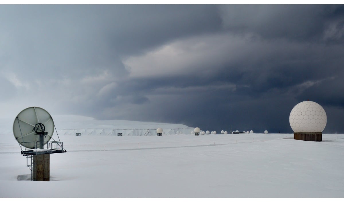 Figur 4.4 KSATs stasjon på Svalbard, SvalSat, har over 100 operative antenner og har nærmere 50 000 kontakter med satellitter i måneden
