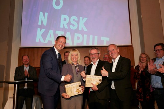 Her sammen med (fra venstre): Espen Susegg (Siva), Gro Eide (Elkem), Svein Terje Strandlie (SRM).