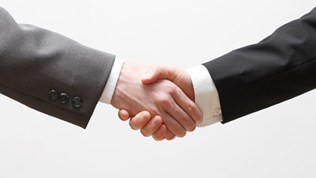Bilateralt samarbeid hender som håndhilser
