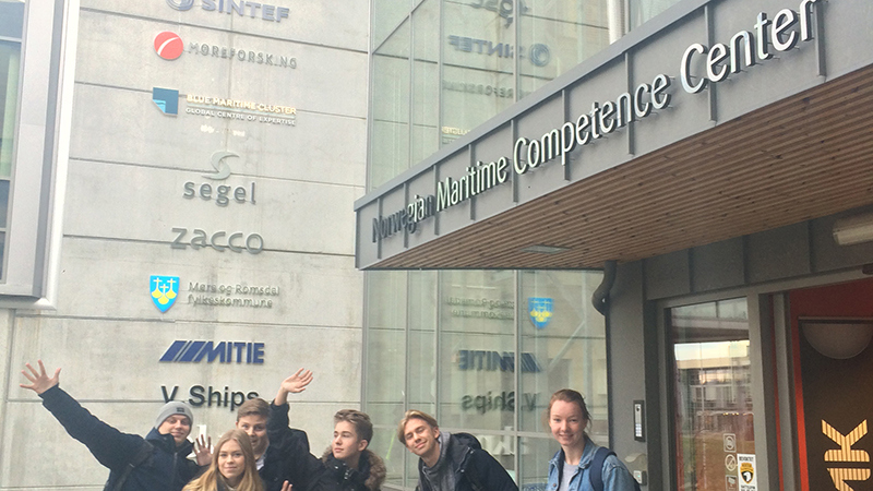 Elever besøker Møreforskning.