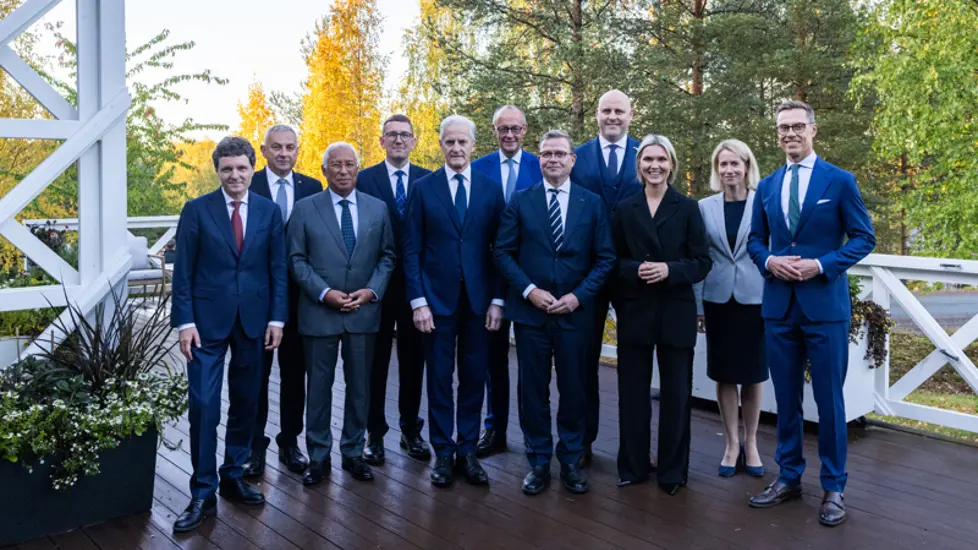 Europeiske ledere samlet på møte om sikkerhet i Arktis i den finske byen Rovaniemi.