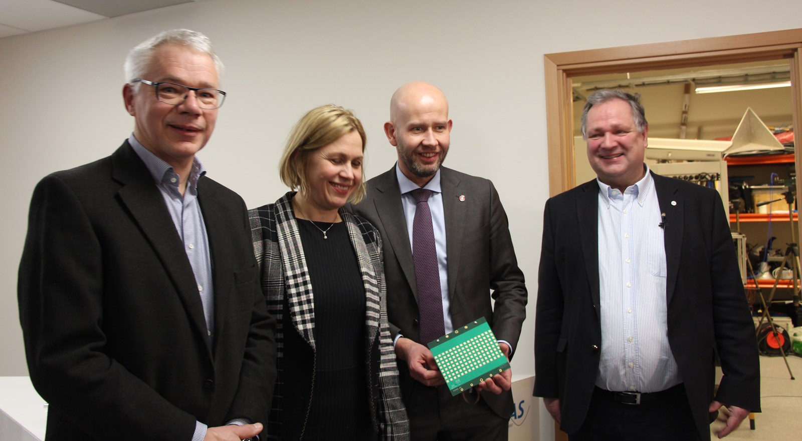 Tor Lien med representantar for prosjektpartnarane Lundin, Statoil og ISPAS