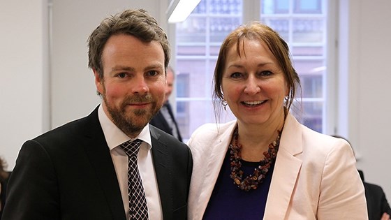 Kunnskapsminister Torbjørn Røe Isaksen og Gunn Marit Helgesen, leder i KS.