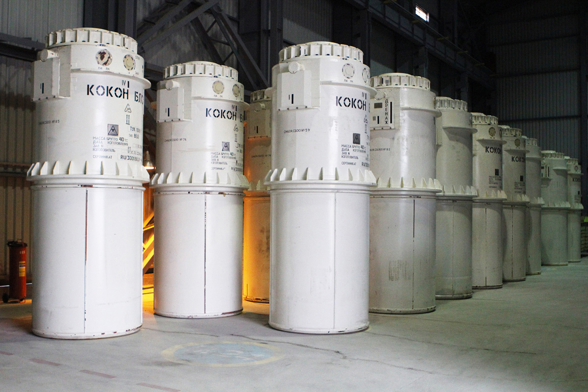 Figur 3.6 Transportcontainere med brukt kjernebrensel.