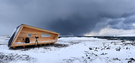 Skjul for fuglekikkere laget av Finnmarksfuru, Seglneset i Vardø.