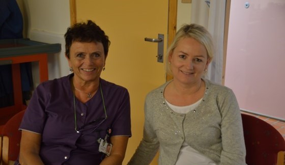 Fra venstre: Inger Dybing Aarstad fra hjemmesykepleien i Eigersund og leder for forhandlingsturnus, sammen med leder for hjemmetjenesten og Dagsenteret Lise Ravneberg. 