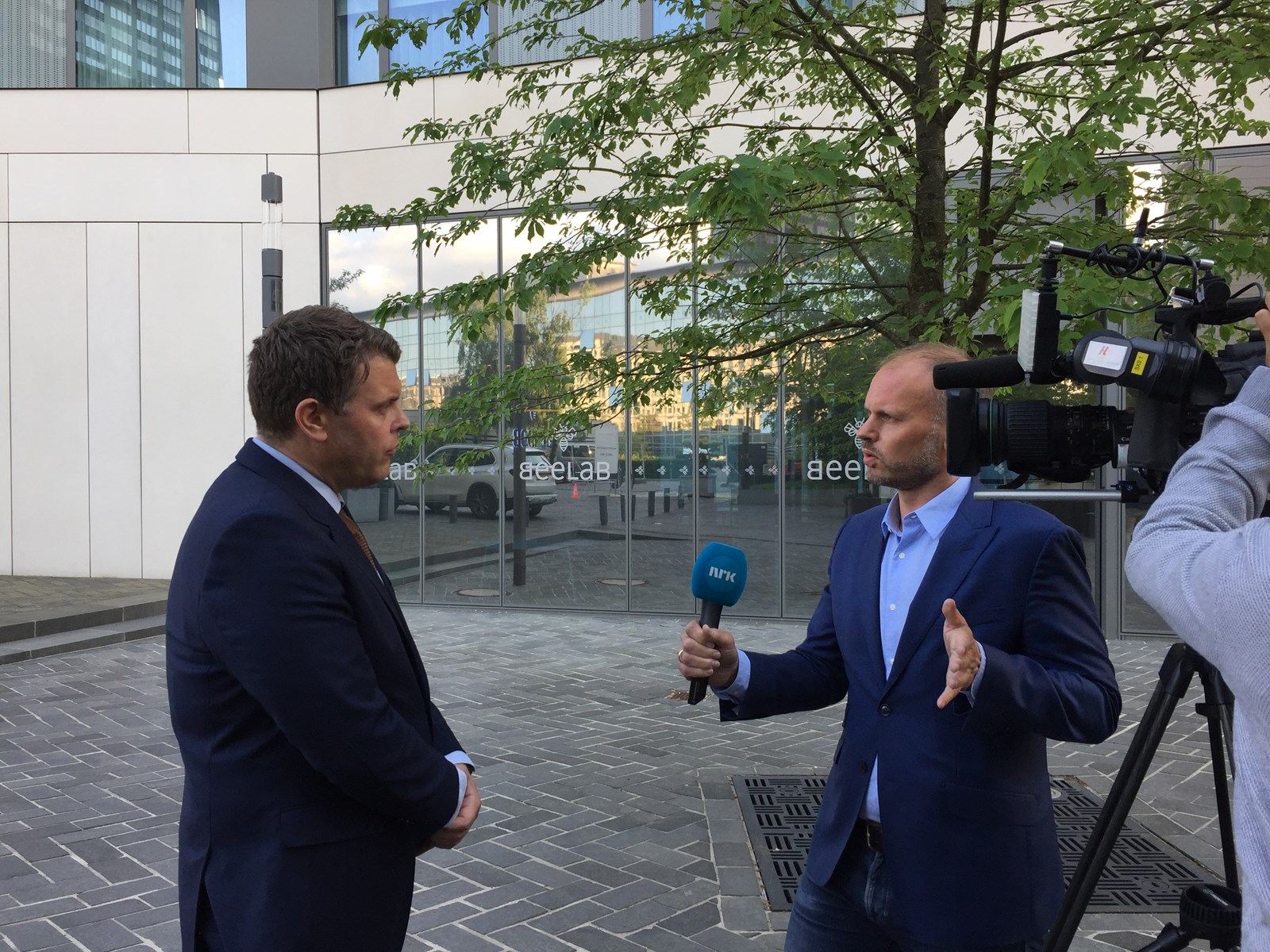 Justisministeren intervjues av NRK.