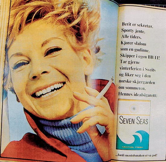 Figur 6.15 En stemning, et sted, en stil. Den fineste
 smak fra USA. Pall Mall,
  J.L. Tiedemanns tobaksfabrik, 1972.
 Produsert av BATCO og Brown & Williamson. Røyking
 er nobelt og forbundet med høy sosial status.