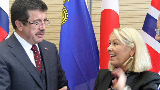 Næringsminister Monica Mæland og Tyrkias økonomiminister Nihat Zeybekci 