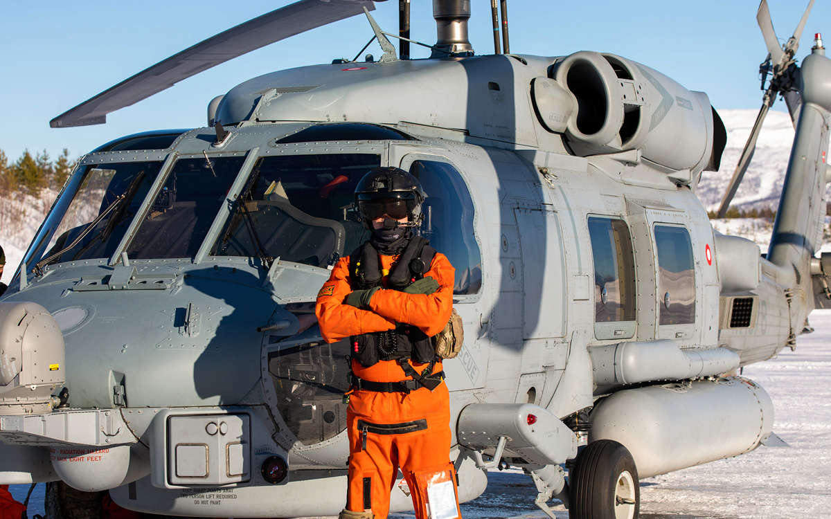 Figur 3.3 Sommeren 2022 hevet regjeringen kontrakten om helikopteret NH-90 som følge av store forsinkelser og manglende driftssikkerhet. Vinteren 2023 besluttet regjeringen å anskaffe seks Seahawk helikoptre som leveres i perioden 2025 til 2027. Seahawk er sam...