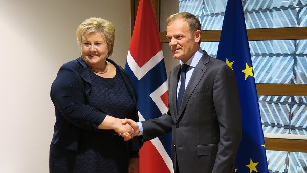 Norges statsminister Erna Solberg og president i det Europeiske råd, Donald Tusk (arkivbilde).