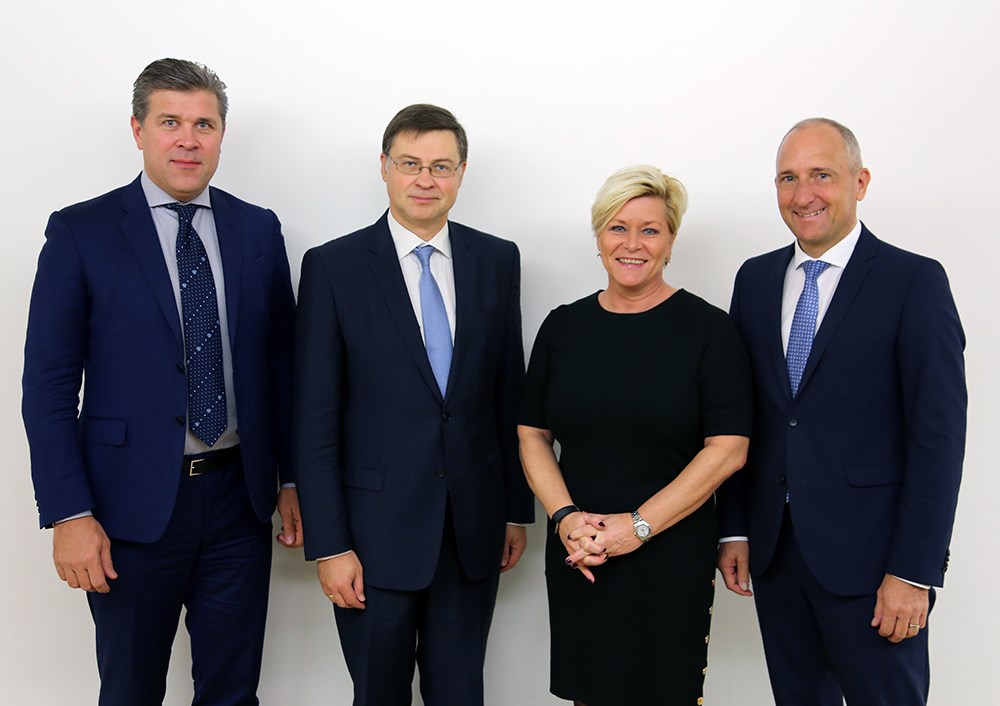 Islands finansminister Bjarni Benediktsson, visepresident i Kommisjonen Valdis Dombrovskis, finansminsiter Siv Jensen og Liechtensteins finansminister Adrian Hasler.