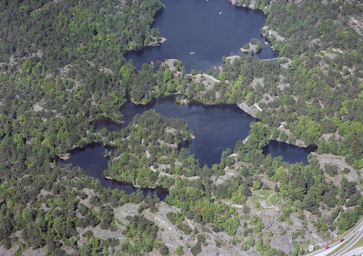 Figur 3.2 Flyfoto av tjernene i Baneheia. 3. Stampe øverst, 2. Stampe i midten, 1. Stampe til høyre og tjernet Kristianiafjorden nederst til venstre.