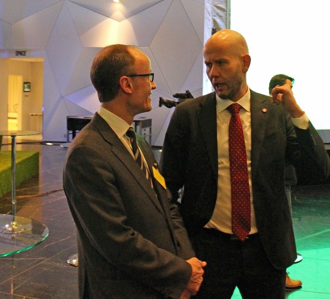 Olje- og energiminister Tord Lien og adm.dir i Enova Nils Kristian Nakstad presenterte nyhetene om utlysningen av hurtigladestasjoner fase to, og utvidelsen av Enovatilskuddet under konferansen (foto: HSI/OED).