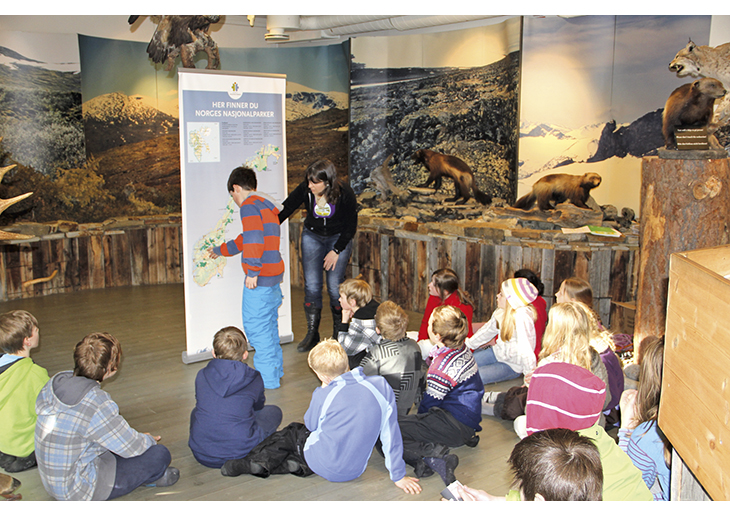 Figure 8.1 The national park centres play an important role in communicating information about nature and the outdoors. Here a school class is learning about Norway’s national parks.
