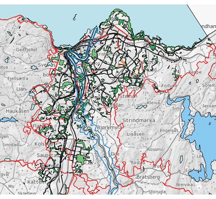 Figur 5.3 Kartet viser grønnstruktur og markagrense (med rødt) for deler av Trondheim kommune. Nidelvkorridoren (med blått) er også markert. Kartet er hentet fra Trondheim kommunes kartverktøy.
