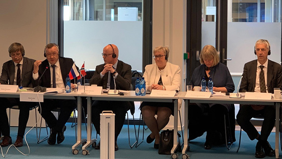 Deler av delegasjonene i den norsk-russiske atomkommisjonen som møttes i Tromsø. Foto: Mirjam Christine Ehl, UD 