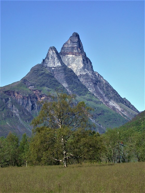 Otertind, «Norges Matterhorn» 1356 moh ligger i Storfjord.
