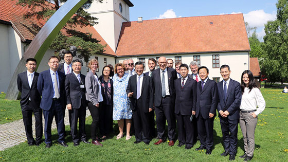 Delegasjonen utenfor Vikingskipshuset på Bygdøy. 