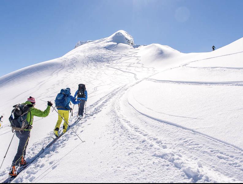 Et bilde som inneholder snø, utendørs, himmel, gå på ski

Automatisk generert beskrivelse