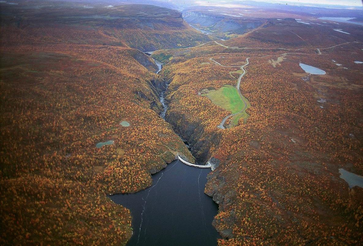 Et bilde som inneholder fjell, dal, canyon, utendørs
Automatisk generert beskrivelse