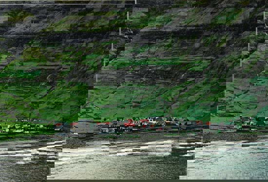 Figur 13.1 Det nordiske samarbeidet gir nye perspektiver til diskusjoner
 omkring forvaltning av kulturminner og kulturmiljøer. Med
 bakgrunn i de like utfordringer og muligheter, men óg de
 ulikheter som fins i de nordiske landenes kulturarv og forvaltnings...