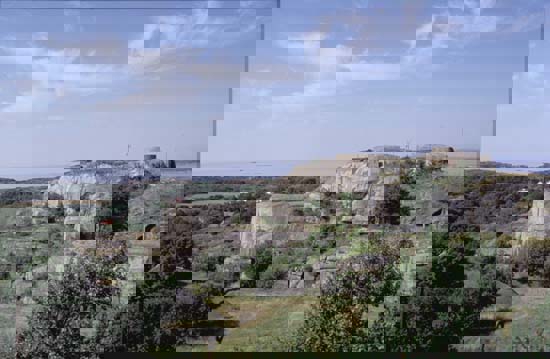 Figur 5.5 Torås fort på Tjøme ble anlagt 1939
 som en del av Oslofjordens befestning. Deler av fortområdet
 driftes i dag av kommunen og brukes som friluftsområde
 for befolkningen.