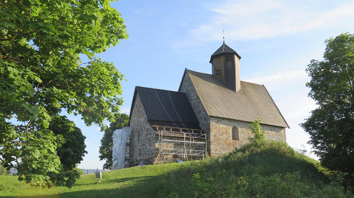 Tingelstad gamle kirke under restaurering